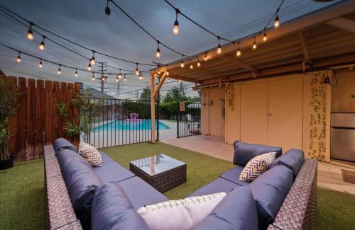North Hollywood Casa | Chic Boho Retreat - Pool, Patio, Mini Golf & Arcade, Mins from Universal Studios!