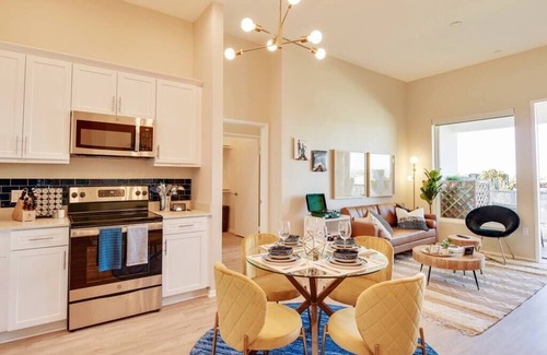 North Park Apartamento | Chic Brand-New Penthouse overlooking North Park