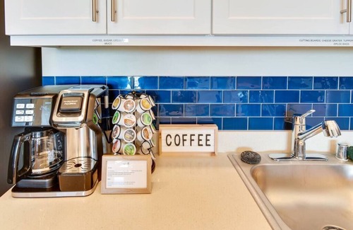 North Park Apartamento | Chic Brand-New Penthouse overlooking North Park