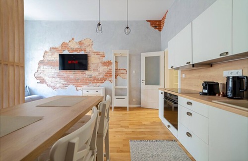 Nove Mesto Apartamento | Chic Brick Suite in Historic City