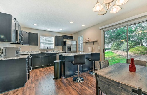 Charlotte Casa | Chic Charlotte Townhome w/ Community Pool