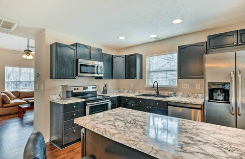 Charlotte Casa | Chic Charlotte Townhome w/ Community Pool
