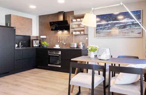 Friedrichshafen Apartamento | Chic city apartment - city location - close to the lake + single garage