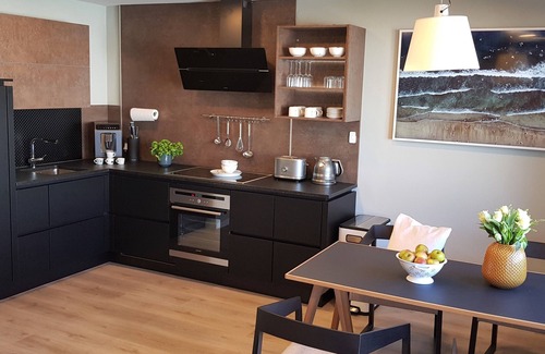 Friedrichshafen Apartamento | Chic city apartment - city location - close to the lake + single garage