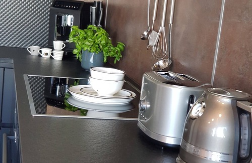 Friedrichshafen Apartamento | Chic city apartment - city location - close to the lake + single garage