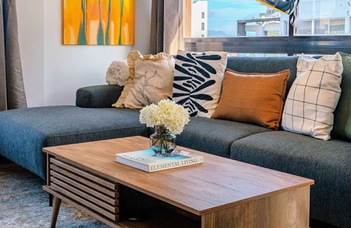 City Centre Apartamento | Chic City Center Stay With Stunning View