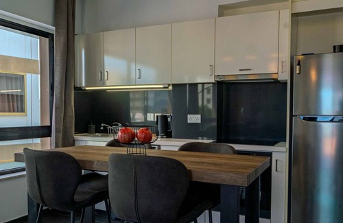City Centre Apartamento | Chic City-Centre Stay With Stunning Views