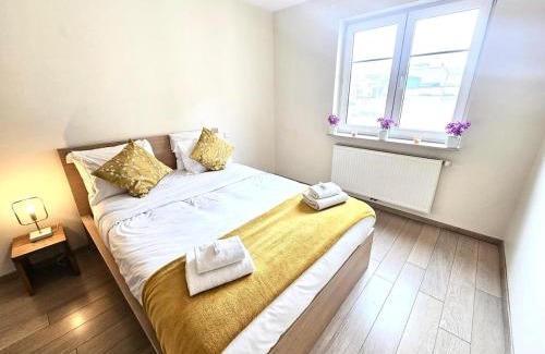 Gare Apartamento | Chic City Retreat 2BR near Station with parking-2a