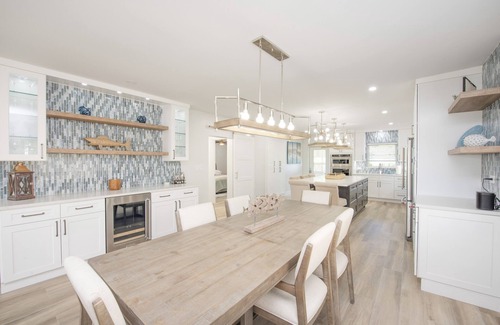 Savannah Condominio | Chic Coastal Contemporary Condo Situated on Secluded Powder Sand Spotts Beach