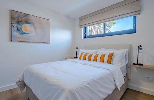 Hermanus City-Centre Apartamento | Chic Coastal Hideaway