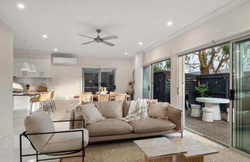 Cowes Casa | Chic Coastal Retreat 3 Bdr Close to Beach