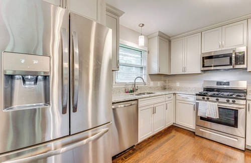 College Park Cabaña | Chic College Park Cottage ~ 2 Mi to Main Street!