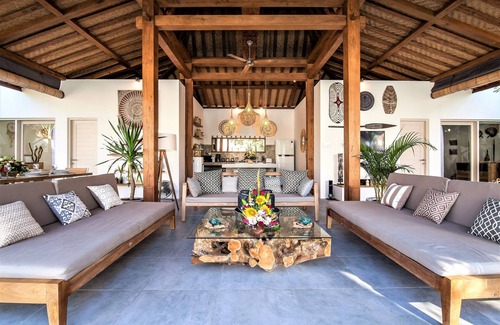 Petitenget Villa | ❤️ A 300 m de la playa I Corazón de Seminyak I Piscina de 14 m I Jacuzzi I Personal I 14 pax
