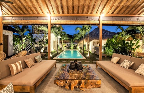 Petitenget Villa | ❤️ A 300 m de la playa I Corazón de Seminyak I Piscina de 14 m I Jacuzzi I Personal I 14 pax
