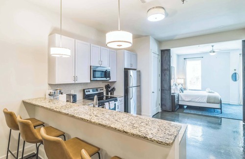 West End Condominio | Chic Condo for 4 Near West End