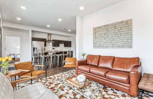 Eighth Avenue Condominio | Chic Condo for 8 in Desirable Gulch Neighborhood!