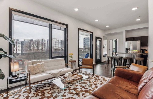 Eighth Avenue Condominio | Chic Condo for 8 in Desirable Gulch Neighborhood!
