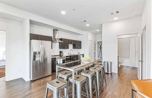 Eighth Avenue Condominio | Chic Condo for 8 in Desirable Gulch Neighborhood!