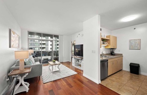 Downtown San Diego Condominio | Chic Condo in Little Italy
