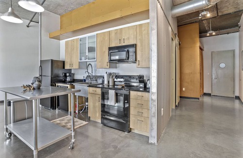 Edgehill Apartamento | Chic Condo in The Gulch!