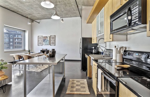 Edgehill Apartamento | Chic Condo in The Gulch!