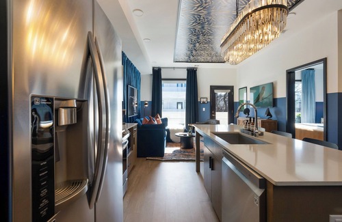 Eighth Avenue Condominio | Chic Condo with Pool, Walking distance to Broadway!