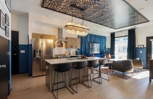 Eighth Avenue Condominio | Chic Condo with Pool, Walking distance to Broadway!