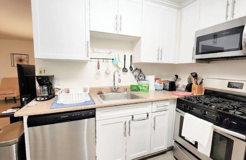 West Los Angeles Hotel | Chic & Cozy 2BR at Westpark Luxe – Complimentary Parking
