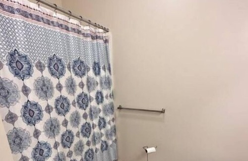 Northwest Condominio | Chic Cozy Condo-Mins from the airport, hospitals, shopping, beach, and more...