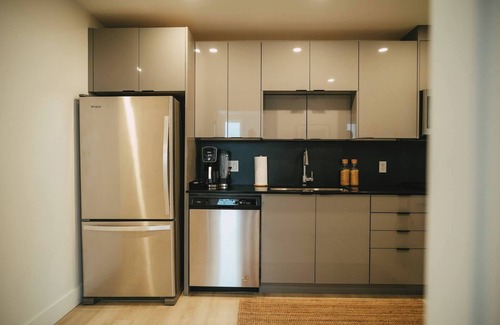 North End Cama Y Desayuno | Chic Cozy Retreat - 2BR - Stunning North End Views