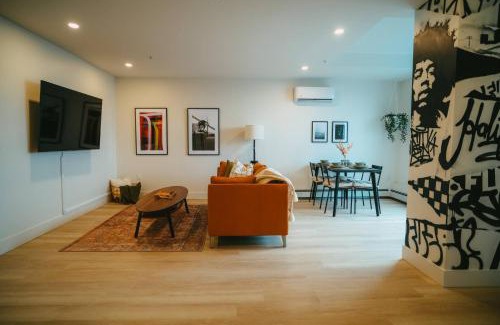 North End Apartamento | Chic Cozy Retreat - 2BR - Stunning North End Views