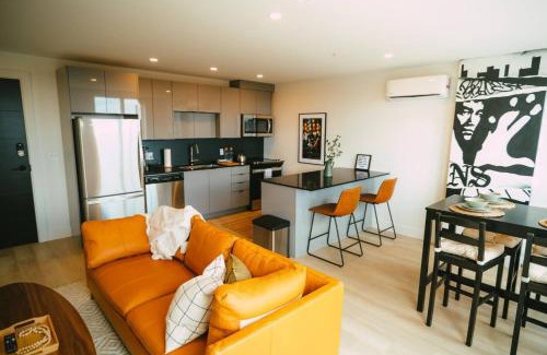 North End Apartamento | Chic Cozy Retreat - 2BR - Stunning North End Views