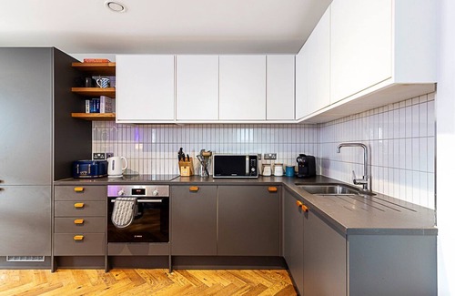South Norwood Apartamento | Chic Crystal Palace Flat with Balcony & Workspace