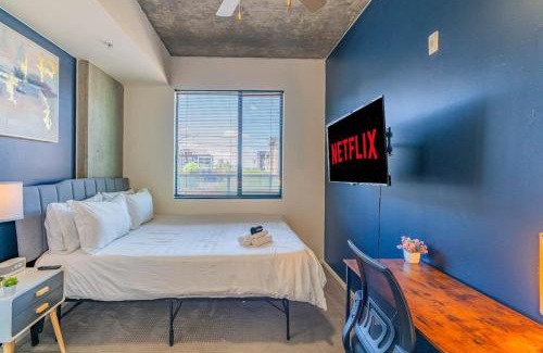 Evans Churchill Apartamento | Chic Downtown 2-Bedroom Pool Gym Parking