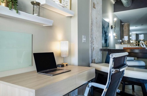 Downtown Dallas Apartamento | Chic Downtown Industrial loft