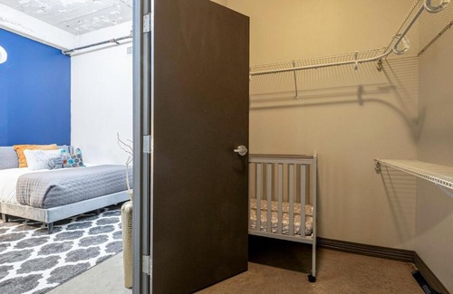 Downtown Dallas Apartamento | Chic Downtown Industrial loft