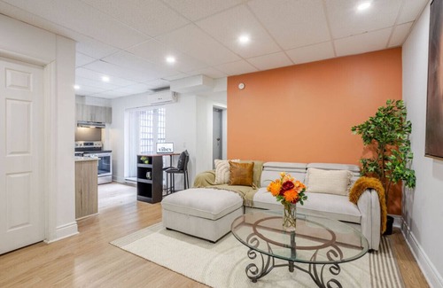 Downtown Montreal Apartamento | Chic DT MTL Condo w/ Rooftop, BBQ & Jacuzzi