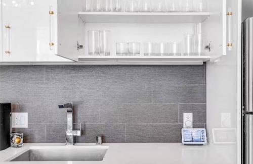 Downtown Los Angeles Apartamento | Chic DTLA 1-bedroom sleeps 4 with Rooftop Pool and Free Parking