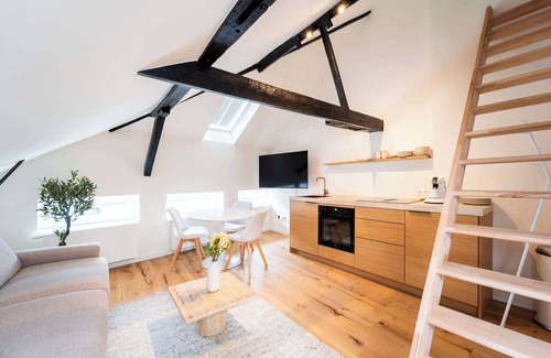 Historisch centrum Apartamento | Chic Duplex Steps from Grote Markt