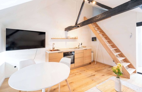 Historisch centrum Apartamento | Chic Duplex Steps from Grote Markt