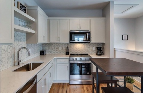 Greenwood Casa | Chic East Nashville Townhouse Retreat