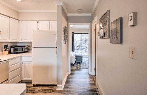 Wolf Creek Condominio | Chic Eden Condo w/ Pool Access < 5 Mi to Ski!