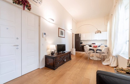 Parma City Centre Apartamento | Chic Elegance at Borgo Tommasini Apartment
