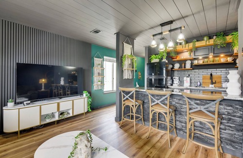 Holiday Beach Condominio | Chic & Elevated Decor: Beachfront PCB Gem w/ Patio