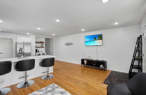 Diamond Lake Casa | Chic Escape Near Mall of America