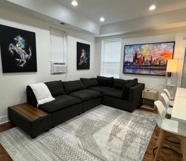 Grand Boulevard Apartamento | Chic Euro City Getaway- Close to Downtown