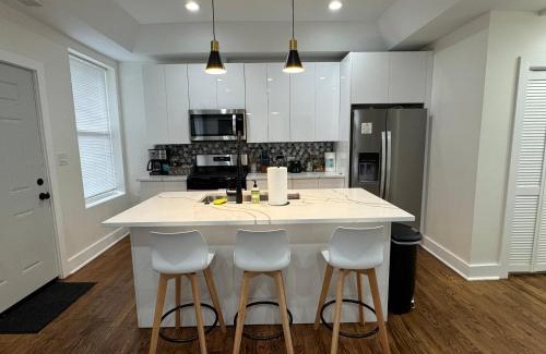 Grand Boulevard Apartamento | Chic Euro City Getaway- Close to Downtown