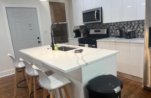 Grand Boulevard Apartamento | Chic Euro City Getaway- Close to Downtown