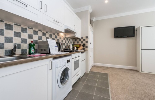 Brondesbury Park Casa | Chic Flat-sleeps up to 6 !-12 minutes(tube)to Oxford Street.,parking on street