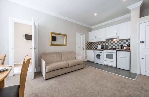 Brondesbury Park Casa | Chic Flat-sleeps up to 6 !-12 minutes(tube)to Oxford Street.,parking on street